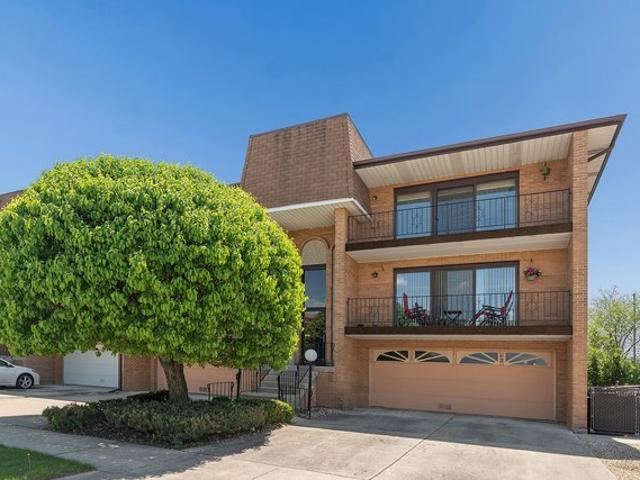 Condo for sale in Oak Lawn, Illinois
