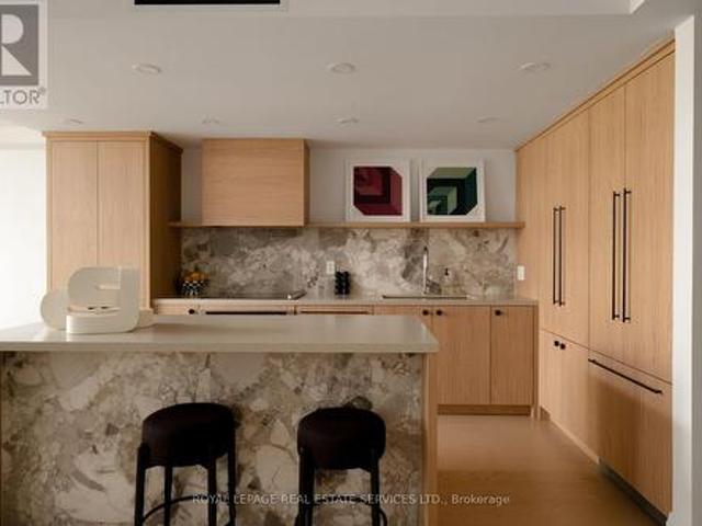 Condo for sale in Toronto—St. Paul's, Toronto