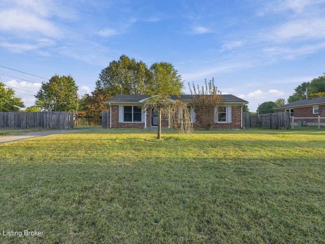 House for sale in Mount Washington, Bullitt County
