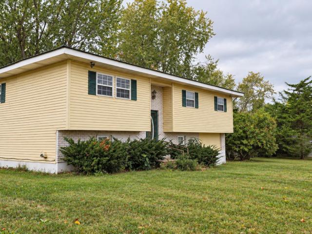 House for sale in Mountain Grove, Wright County