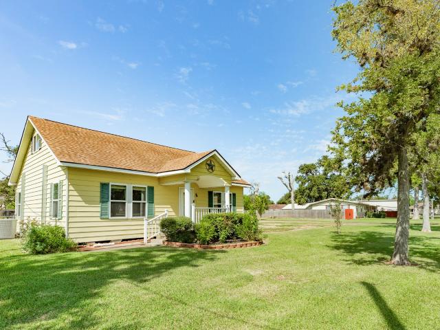 House for sale in Clute, Brazoria County