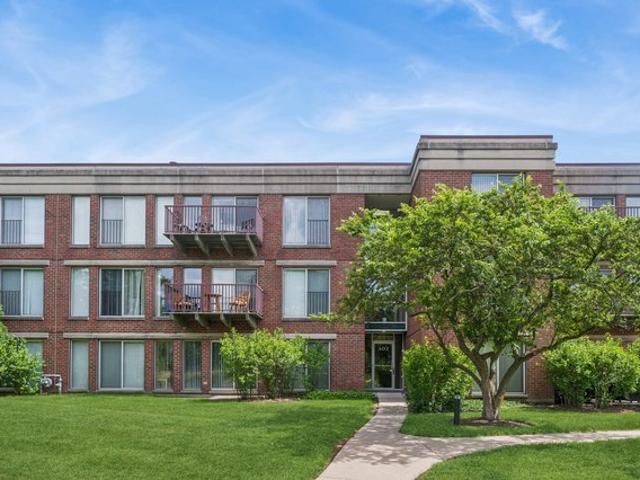 Condo for sale in Deerfield, Illinois