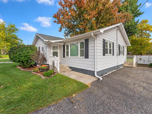 House for sale in Kouts, Porter County