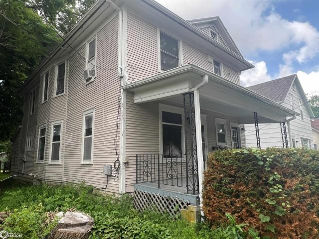 House for sale in Fairfield, Iowa