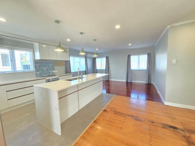 House for rent in Oratia