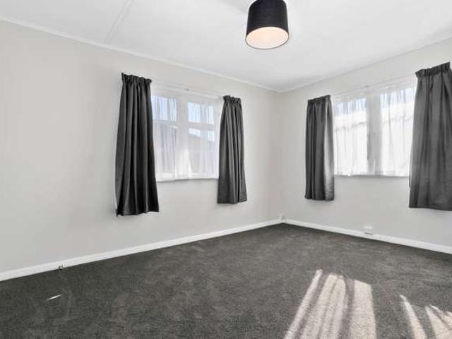 House for rent in Oratia