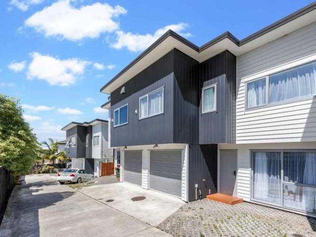 House for sale in Oratia
