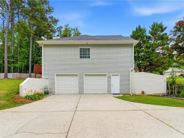 House for sale in Powder Springs Chase, Powder Springs