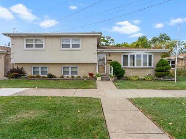 House for sale in Schiller Park, Illinois