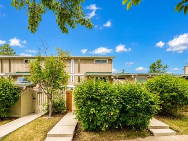 Townhouse for sale in Northwest, Alberta