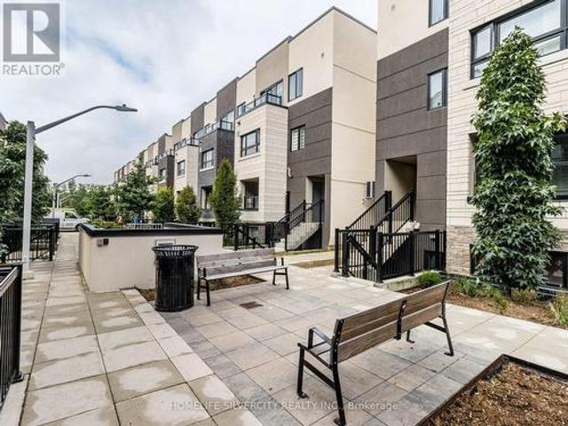 Townhouse for sale in Burlington, Ontario