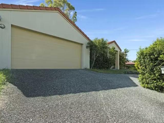 House for rent in Ashmore City