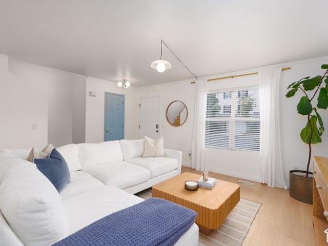 Townhouse for sale in Castle Hill, Draper