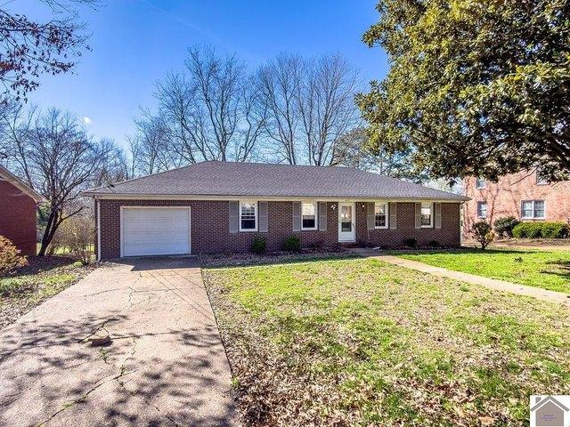 House for sale in Mayfield, Kentucky