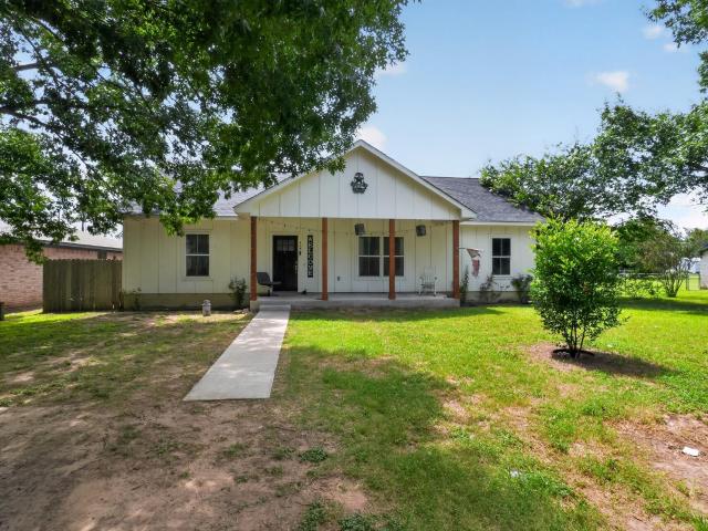 House for sale in Smithville, Texas