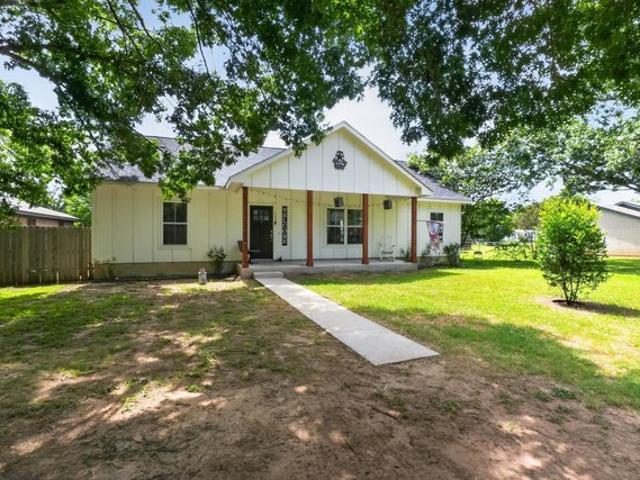 House for sale in Smithville, Texas