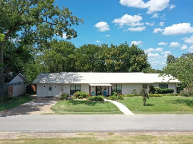 House for sale in Fairfield, Texas