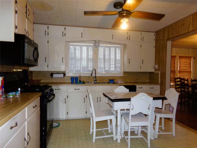 House for sale in Weimar, Texas