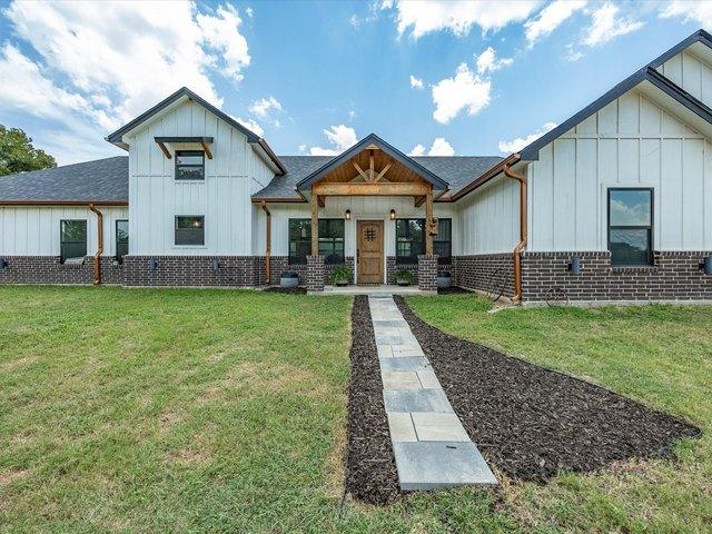 House for sale in Bowie, Texas
