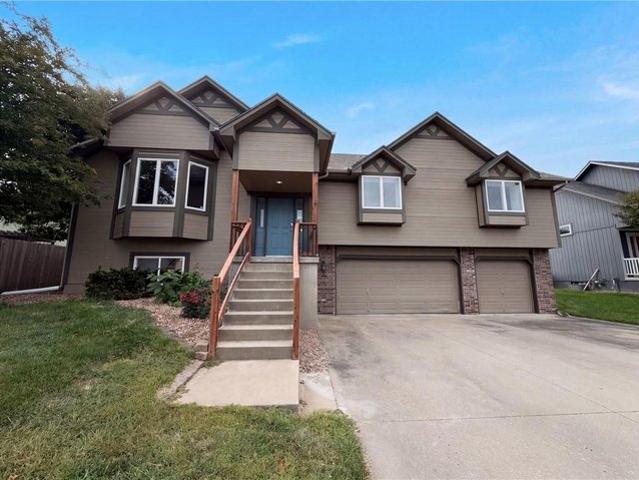 House for sale in Lakeshore Place, Raymore