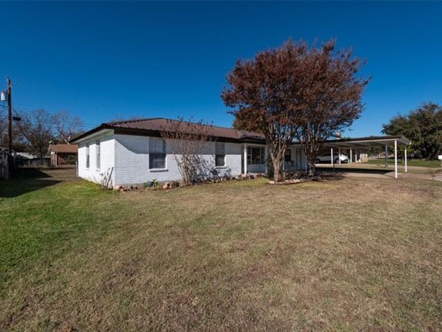 House for sale in Hamilton, Texas
