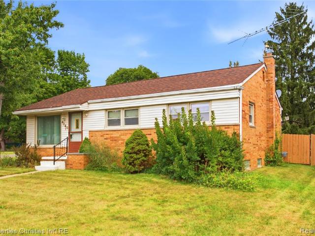 House for sale in Waterford, Michigan