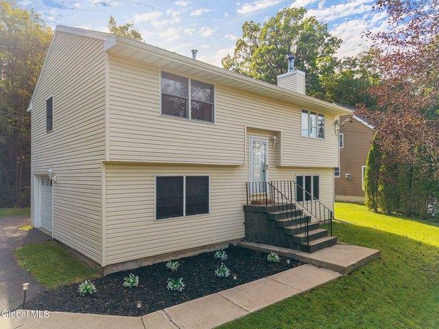 House for sale in Niskayuna, New York