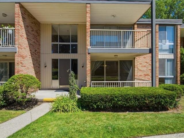Condo for sale in Bloomfield Hills, Michigan