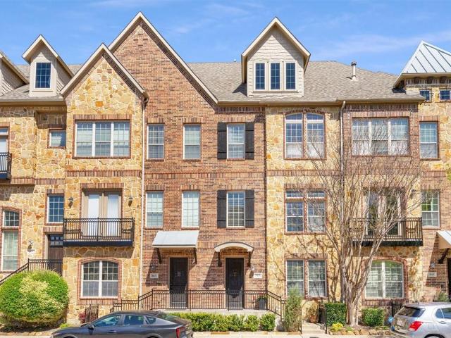 Townhouse for sale in Farmers Branch, Texas