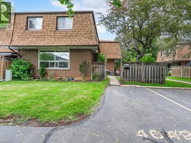 Townhouse for sale in Burlington, Ontario