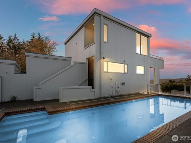 House for sale in University Place, Washington