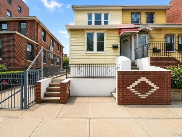 House for sale in Queens, Arverne