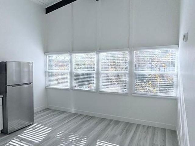 Apartment for rent in Canoga Park, California