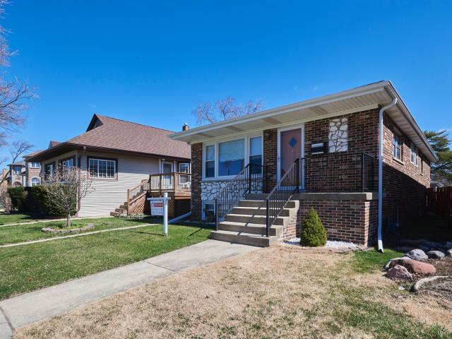House for sale in Schiller Park, Illinois