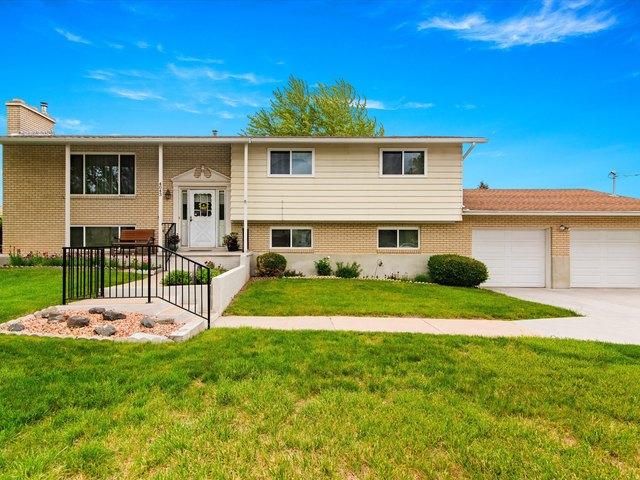 House for sale in Hooper, Utah