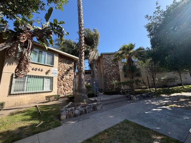 Apartment for rent in Canoga Park, California
