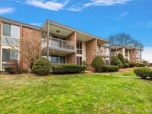 Condo for sale in Bloomfield Hills, Michigan