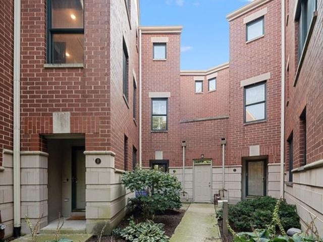 Townhouse for sale in Chicago Park, Illinois