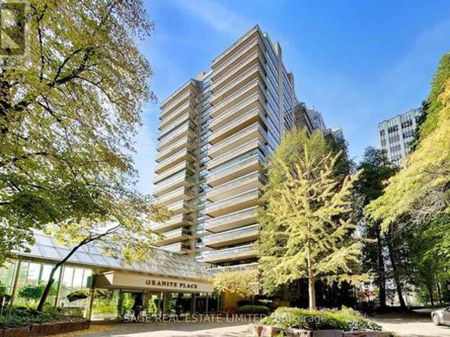 Condo for sale in Toronto—St. Paul's, Toronto