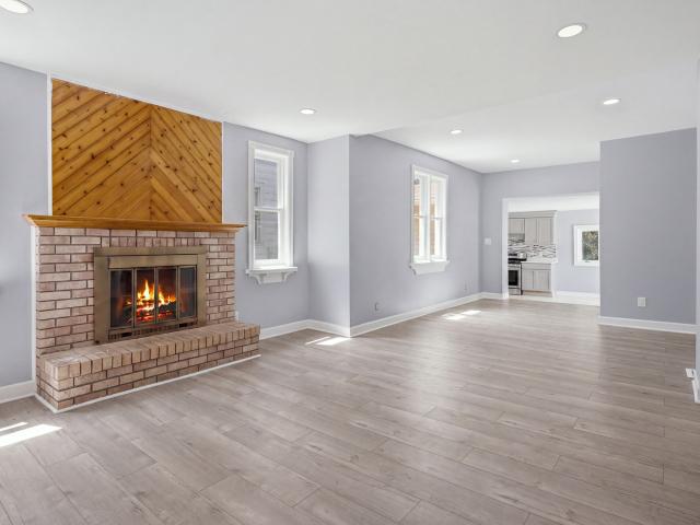 House for sale in Mchenry, Illinois
