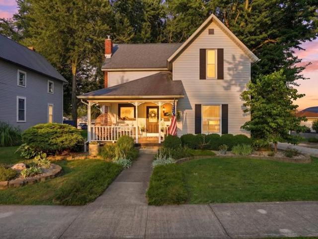 House for sale in Syracuse, Indiana