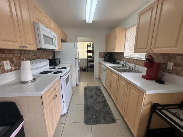 Apartment for rent in Hallandale, Florida