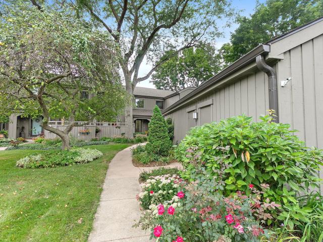 Townhouse for sale in Lake Barrington, Lake County