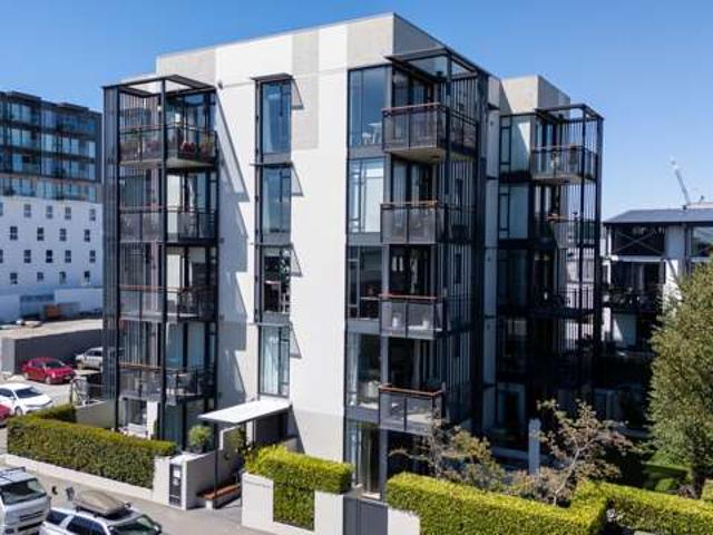 Apartment for sale in Heathcote, Canterbury
