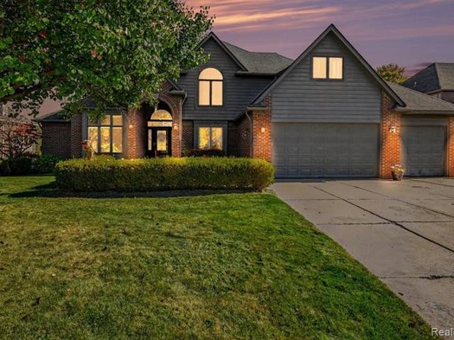 House for sale in Emerald Pointe Condominiums, Clinton Township