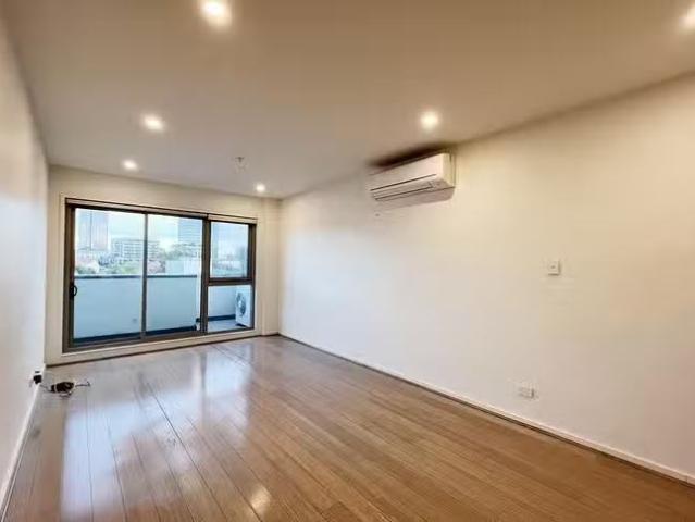 Apartment for rent in Box Hill