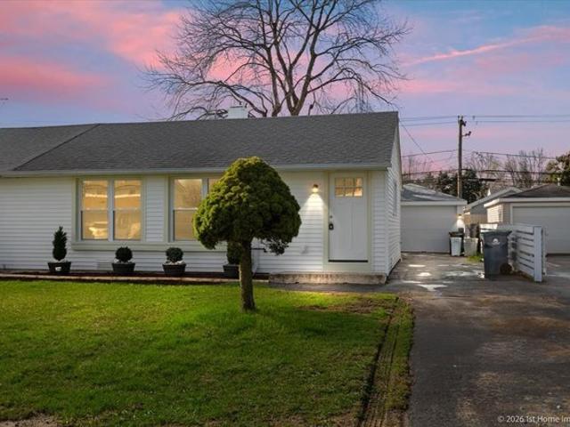 Townhouse for sale in Hometown, Illinois