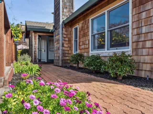 Condo for sale in Alameda, California