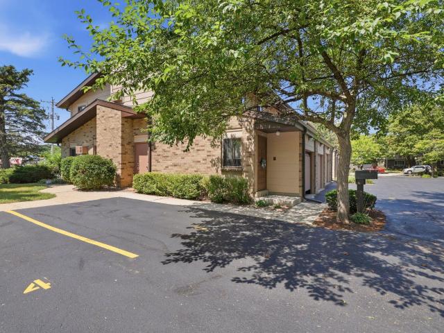 Condo for sale in Waukesha, Wisconsin