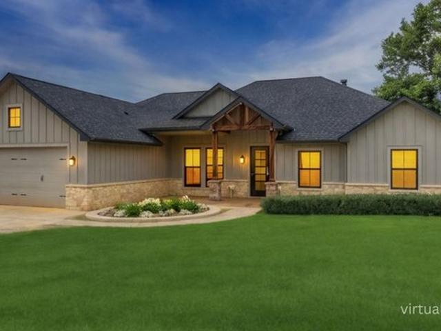 House for sale in Henderson, Texas